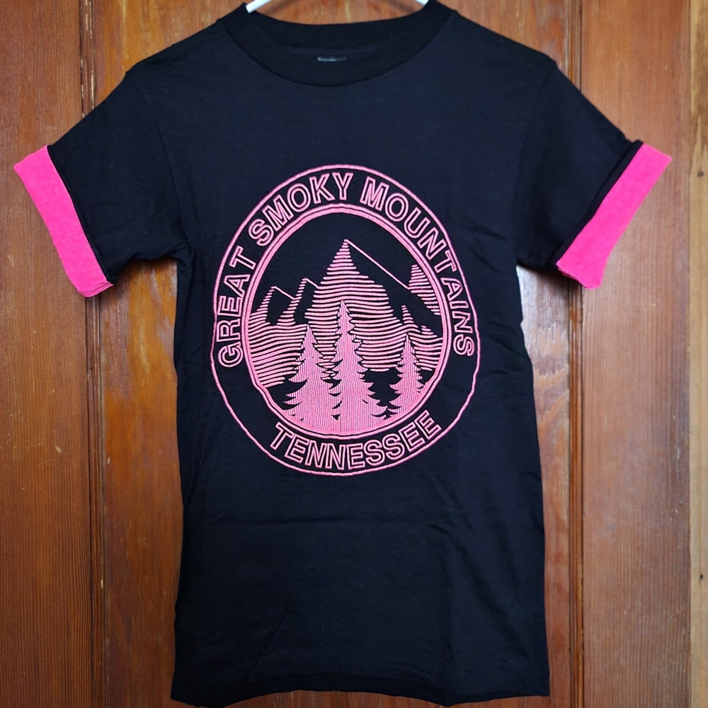Vintage 1980s Great Smokey Mountain Tennessee Black Pink Tee Women Size Small